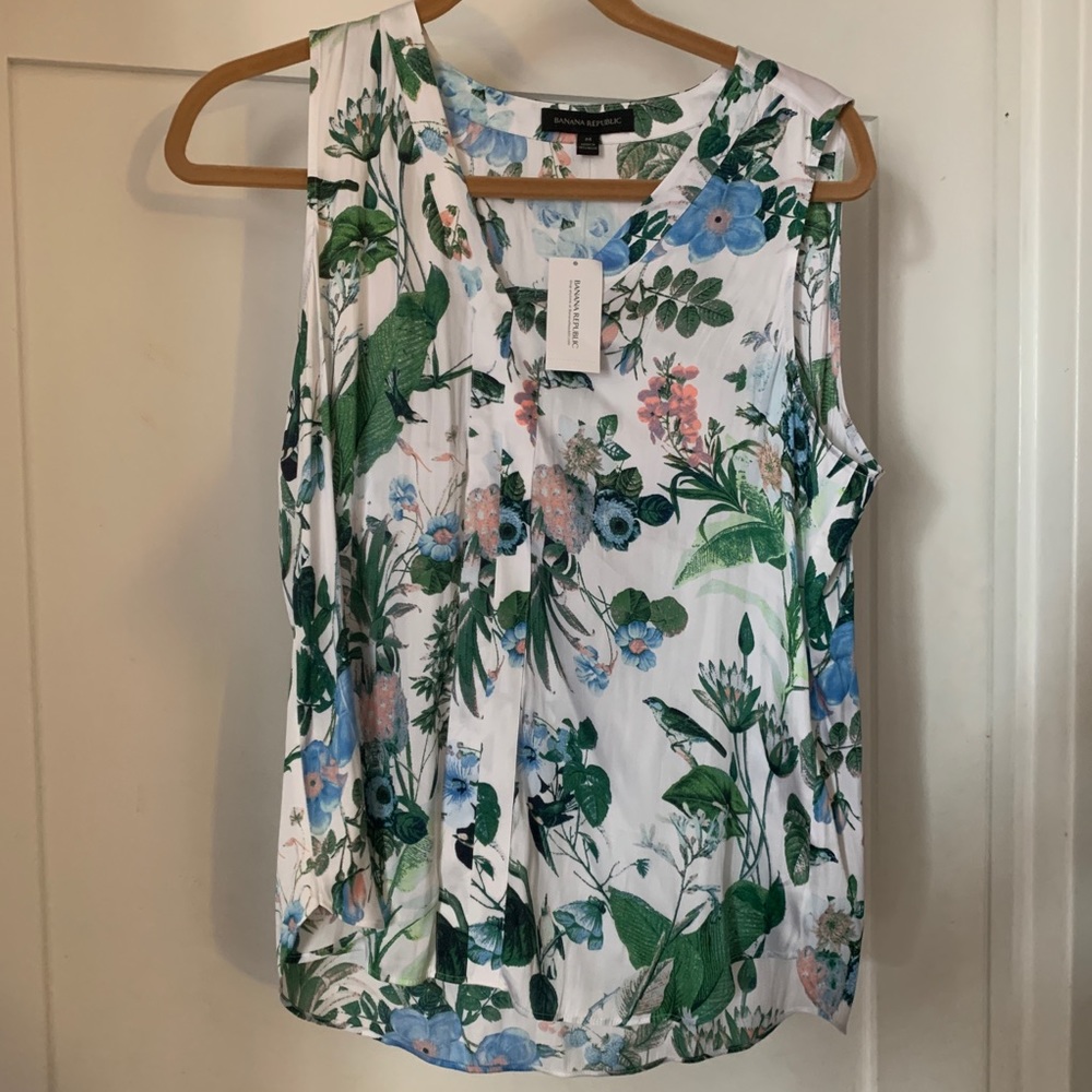 🆕 Banana Republic Blouse Birds Medium